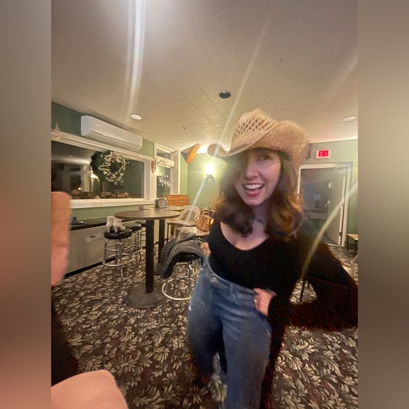 Hey, Iβm Kay! π¦πͺ©β€οΈπ€ π₯³π©π»βπΌππ»π¦ - Picture 8 of 9